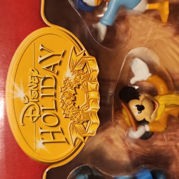 Memory Lane Disney Holiday Mickey's Christmas Carol figurines. - Picture 3 of 6